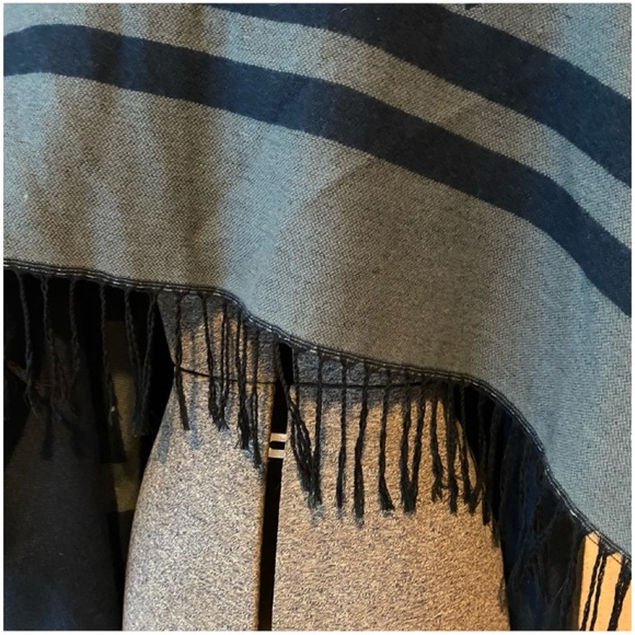 Reversible pattern shawl - Picture 8 of 8